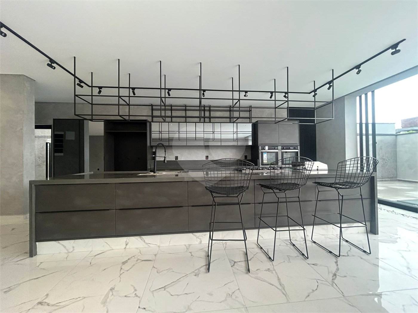 Casa à venda com 4 suítes no condomínio Residencial Chácara Ondina, Sorocaba - SP