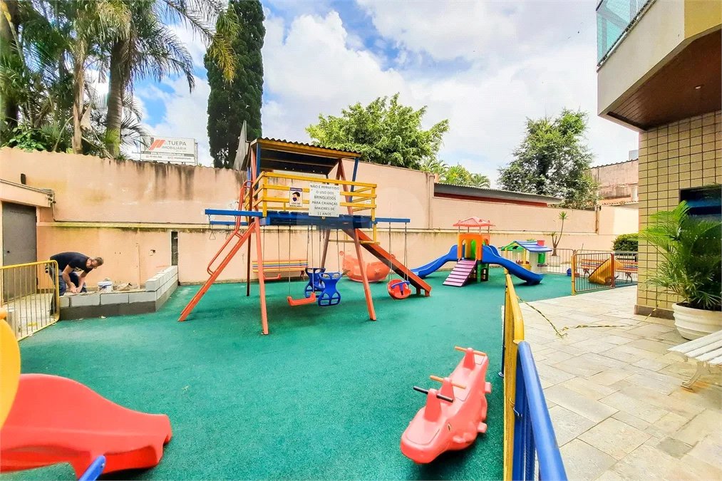 Cobertura sofisticada no Jardim do Mar, em São Bernardo do Campo, com 4 dormitórios, closet, hidromassagem, varanda, 5 vagas de garagem e lazer completo. Ideal para quem busca conforto e exclusividade.