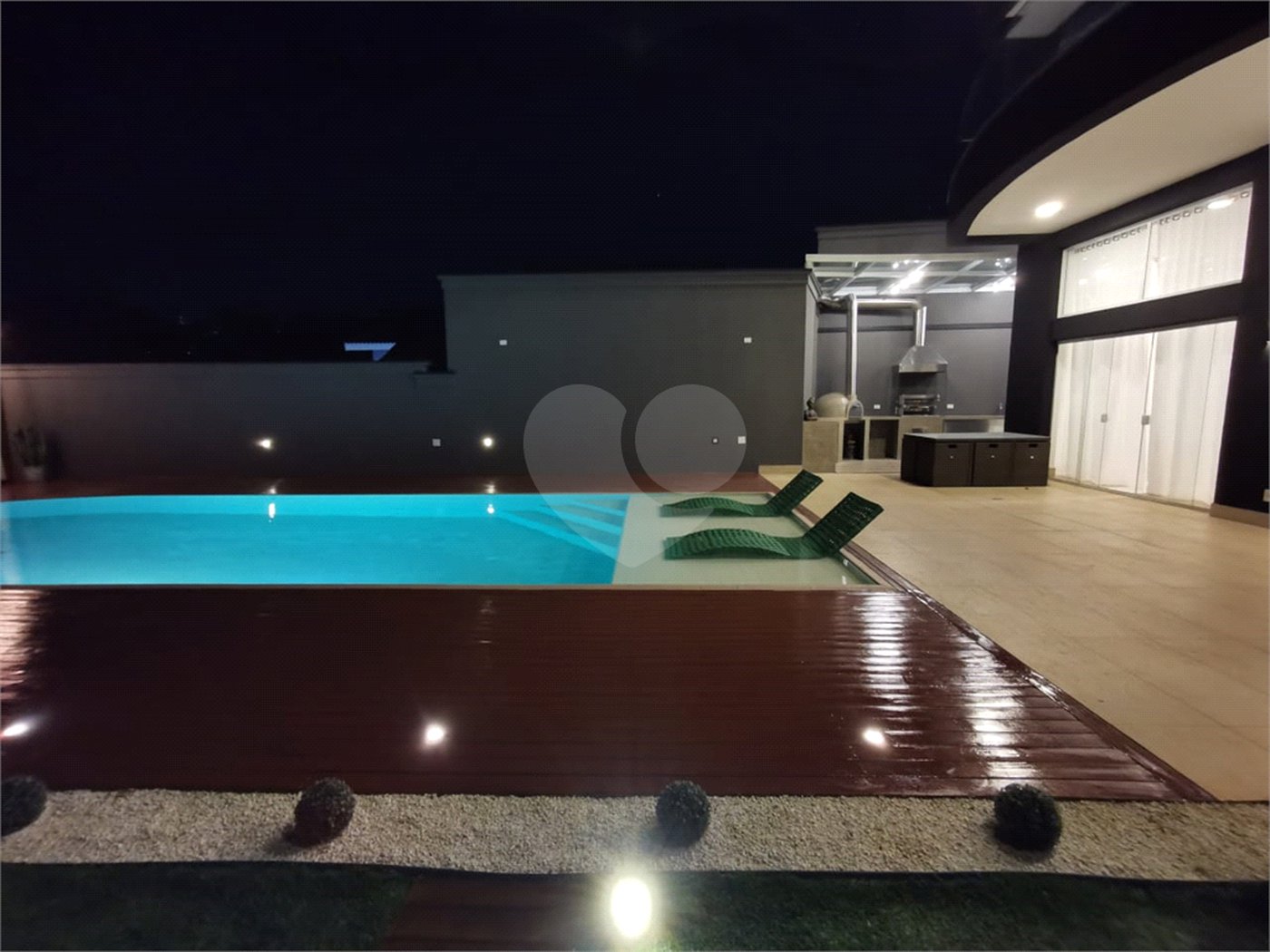 Casa à venda ou para alugar com 4 suítes em Parque dos Príncipes, São Paulo, SP