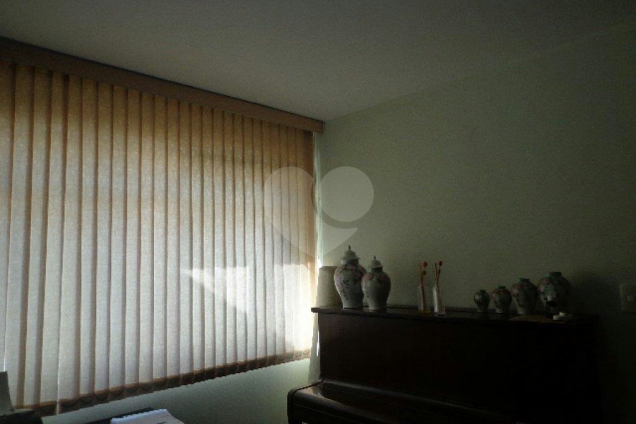 Sobrado à venda com 4 quartos, sendo 1 suíte, em Jardim Floresta, São Paulo, SP