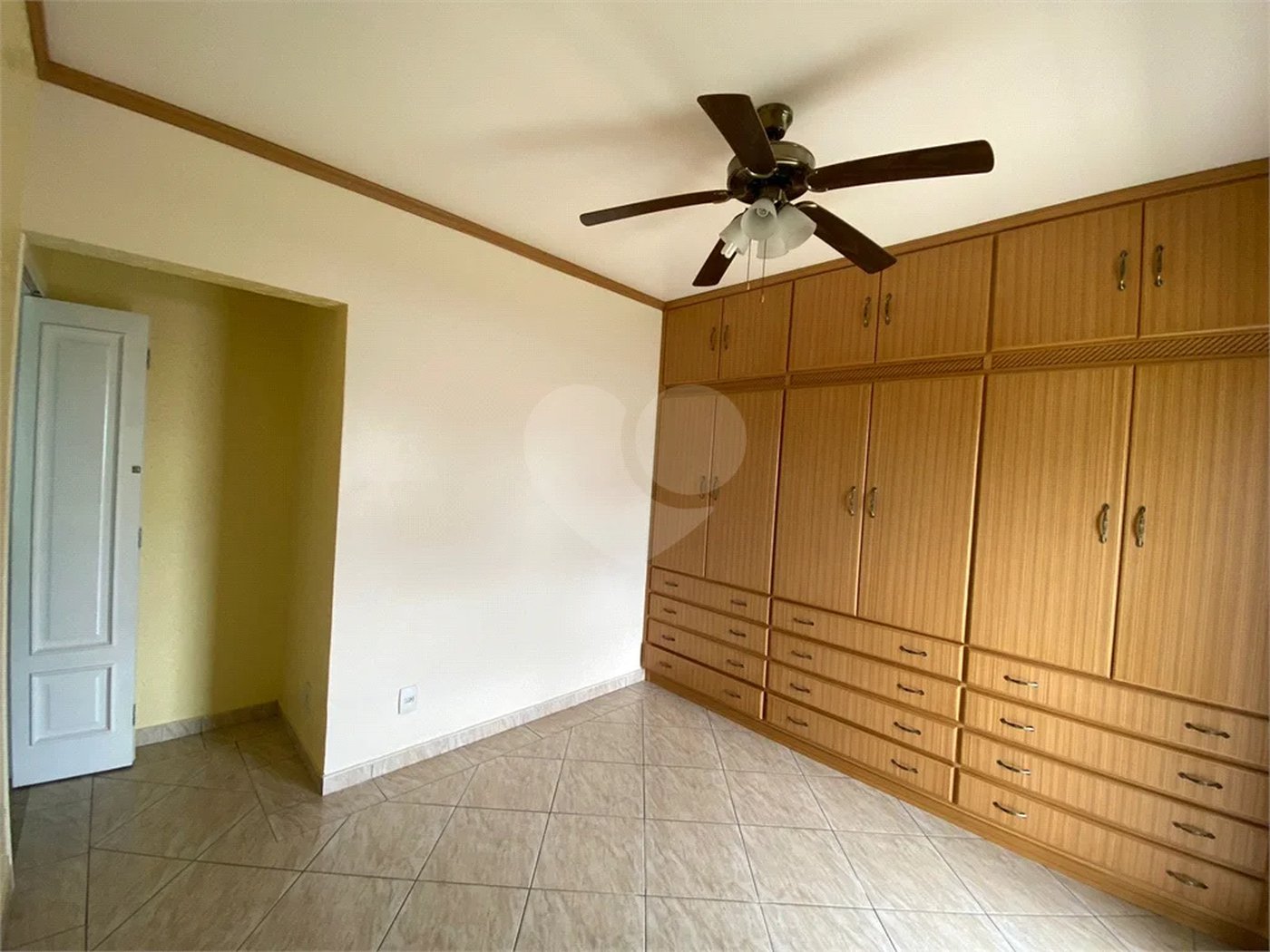 Casa à venda com 6 quartos, sendo 1 suíte, no condomínio Horizonte Azul I, Itupeva - SP