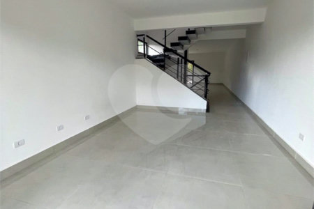 Sobrado à venda com 3 suítes em Jardim dos Pinheiros, Atibaia, SP