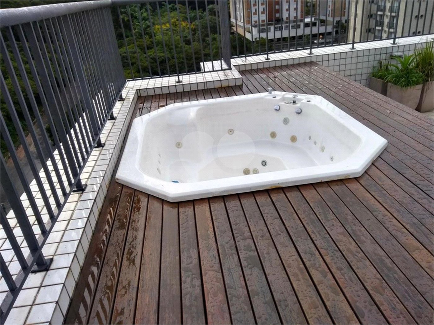 Apartamento à venda com 3 quartos, sendo 1 suíte,  em Cidade São Francisco, São Paulo, SP
