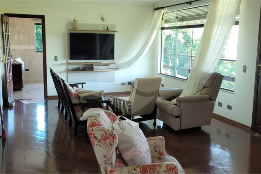 Casa à venda com 5 quartos, sendo 2 suítes, no condomínio Alpes da Cantareira, Mairiporã - SP