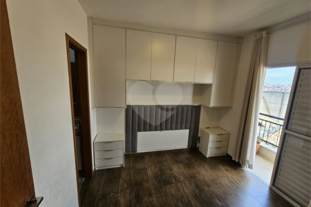 Sobrado à venda com 3 quartos, sendo 1 suíte,  em Vila Nivi, São Paulo, SP