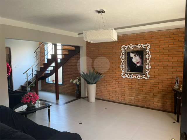 Sobrado à venda com 5 quartos em Horto, São Paulo, SP