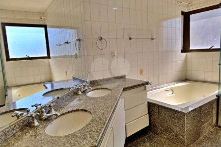 Apartamento à venda com 4 quartos, sendo 2 suítes,  em Indianópolis, São Paulo, SP