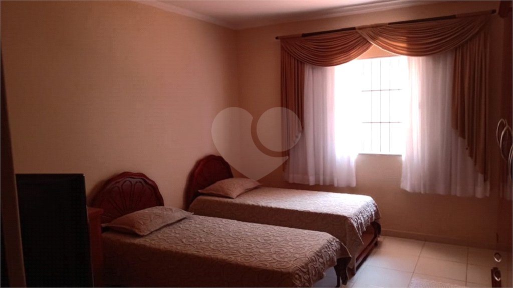 Casa à venda com 4 quartos, sendo 2 suítes,  em Jardim Terezópolis, Guarulhos, SP