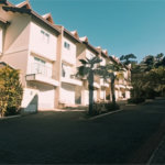 Casa à venda com 5 quartos, sendo 2 suítes,  no condomínio Floradas da Serra, São Paulo - SP