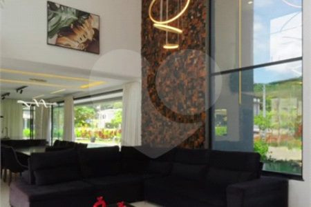 Casa à venda com 4 suítes no condomínio Figueira Garden, Atibaia - SP