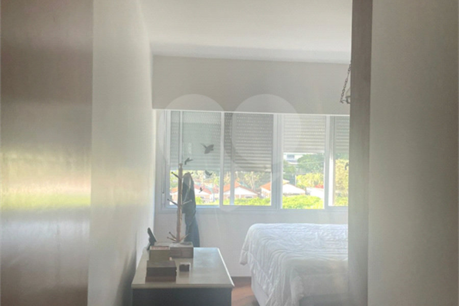Sobrado à venda com 3 suítes em Horto, São Paulo, SP