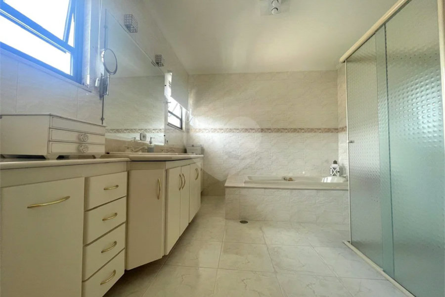 Sobrado à venda com 4 quartos, sendo 2 suítes, em Jardim França, São Paulo, SP