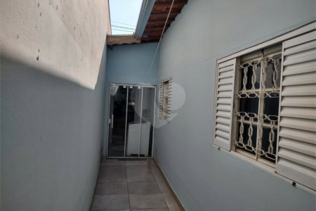 Casa térrea no Cidade Aracy .