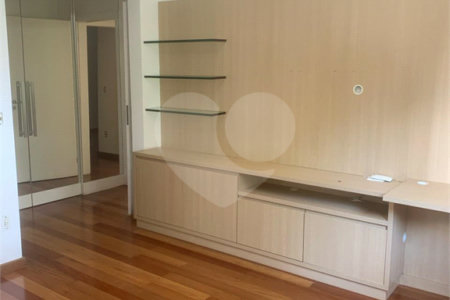 Casa à venda com 3 suítes no condomínio Villaggio Belvedere, São Paulo - SP