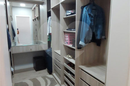 Casa à venda com 4 suítes no condomínio Figueira Garden, Atibaia - SP