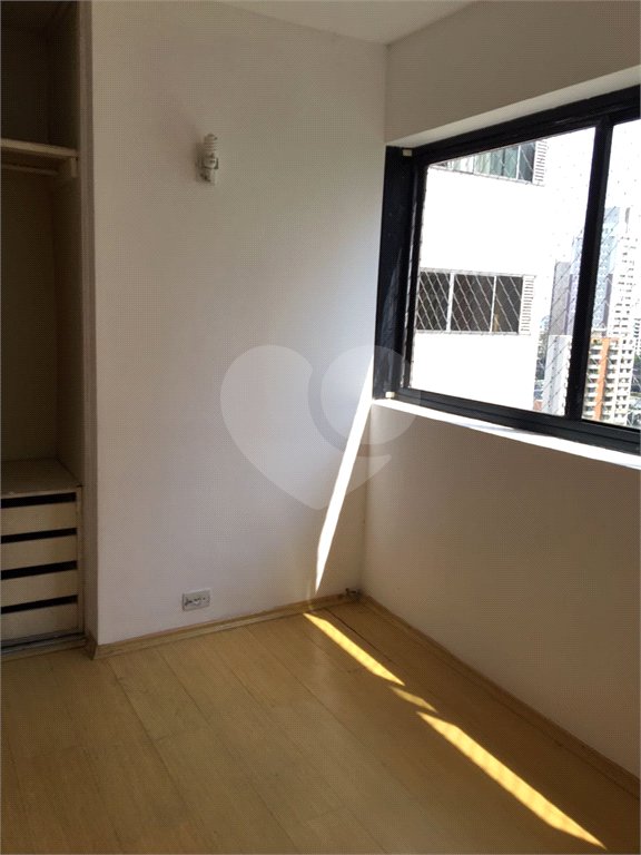 Apartamento à venda com 3 quartos, sendo 1 suíte, em Jardim Parque Morumbi, São Paulo, SP