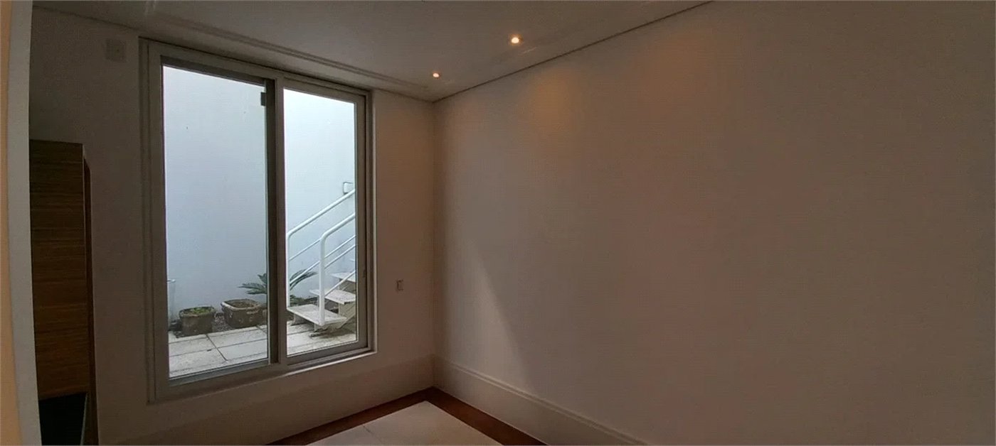 Sobrado à venda ou para alugar com 7 quartos, sendo 4 suítes, em Cidade Jardim, São Paulo, SP