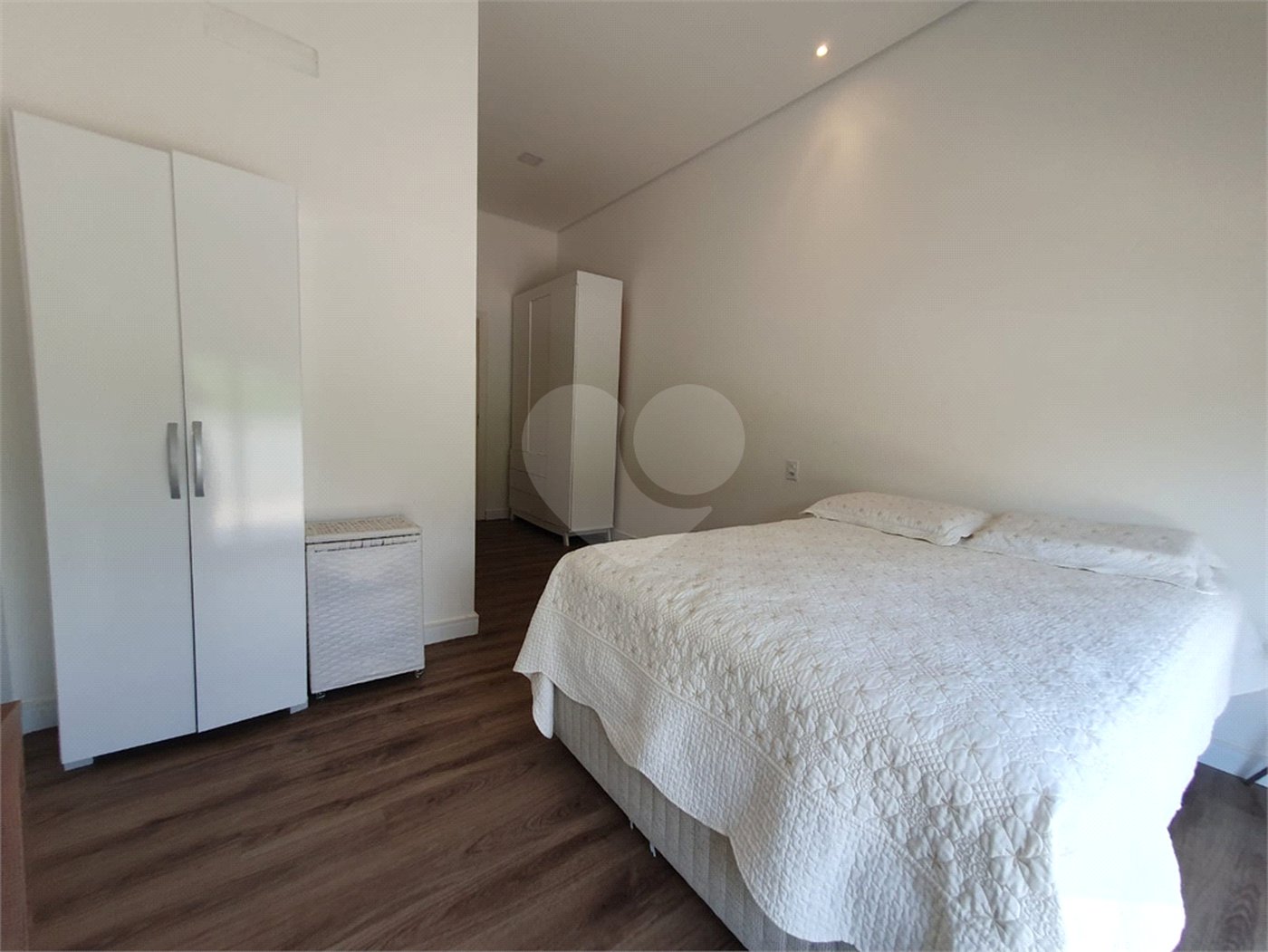 Casa à venda com 6 quartos, sendo 5 suítes, no condomínio Jardim Primavera, Louveira - SP