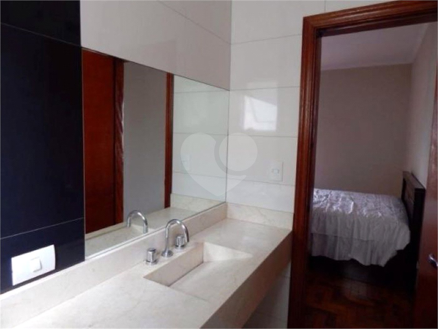 Apartamento à venda com 3 quartos, sendo 1 suíte,  em Aclimação, São Paulo, SP
