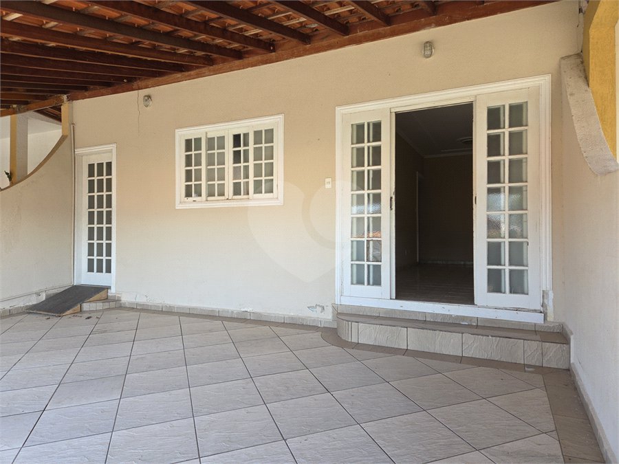 Casa à venda com 3 quartos, sendo 1 suíte, no condomínio Parque das Árvores, Sorocaba - SP