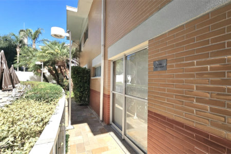 Casa à venda com 3 quartos, sendo 1 suíte, no condomínio Flora Park, São Paulo - SP