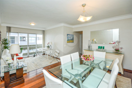 Apartamento à venda com 3 quartos, sendo 1 suíte,  em Moema, São Paulo, SP
