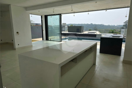 Casa à venda com 4 quartos, sendo 3 suítes, no condomínio Alphaville Nova Esplanada 4, Votorantim - SP