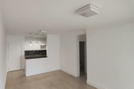 Apartamento à venda ou para alugar com 3 quartos, sendo 1 suíte, em Parque Reboucas, São Paulo, SP