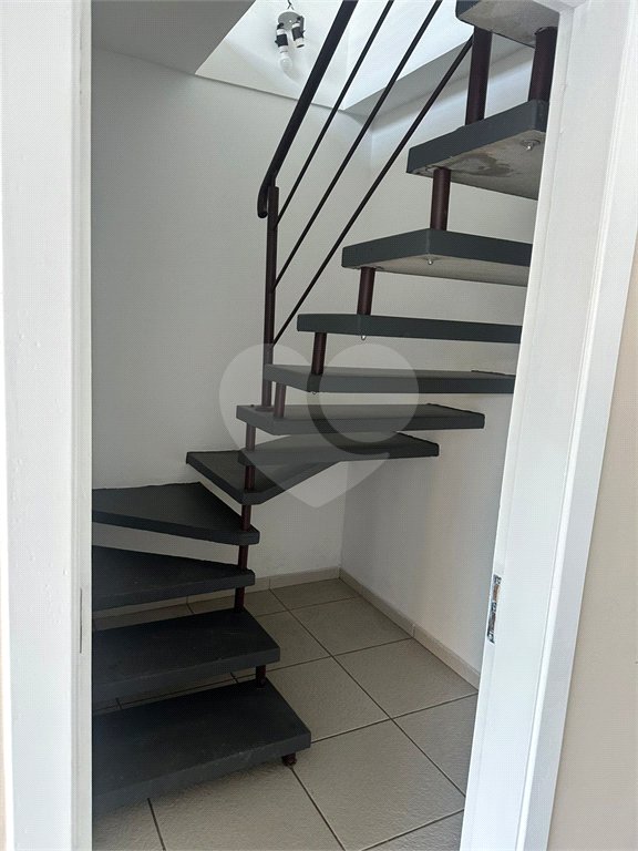 Casa à venda com 4 quartos, sendo 1 suíte,  no condomínio Jardim das Acácias, Cotia - SP