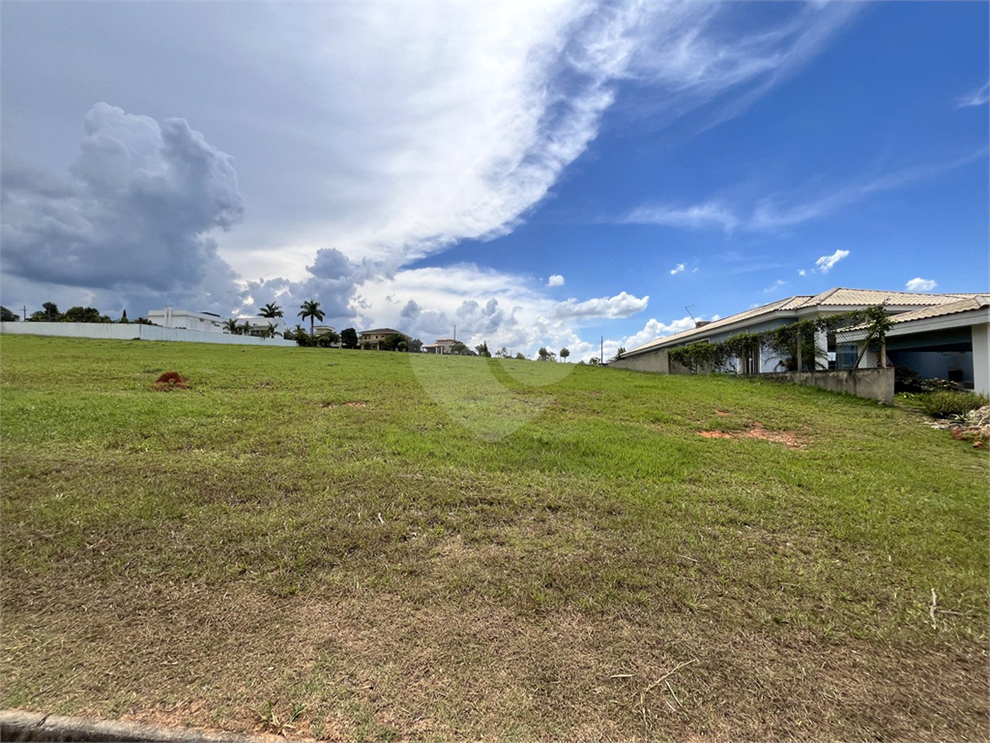 Terreno à venda no condomínio Residencial Saint Charbel, Araçoiaba da Serra - SP