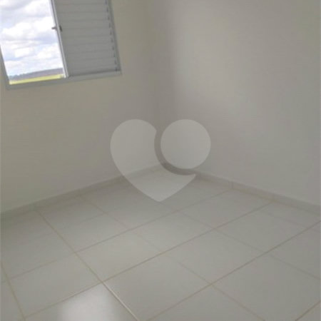 Apartamento no Condomínio Parque dos Manacás.