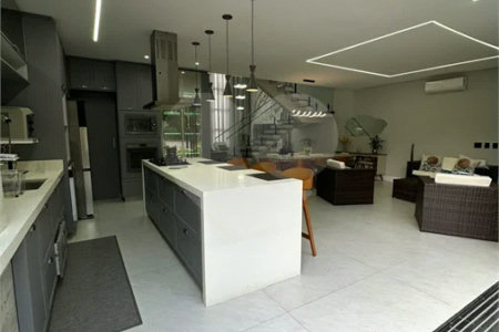 Condomínio London Park – Indaiatuba/SP - Uma casa simplesmente encantadora, em uma das posições mais desejadas do Condomínio London Park, com fundo para a mata, proporcionando privacidade, tranquilidade e uma conexão incrível com a natureza. Terreno: 318,12 m² - Área construída: 265,09 m²