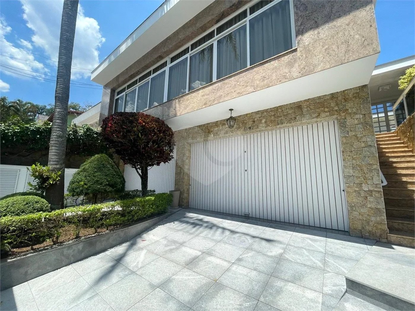CASA TÉRREA EXCELENTE A VENDA NO TREMEMBÉ - 3 SUÍTES, PISCINA AREA GOURMET E 4 VAGAS DE GARAGEM