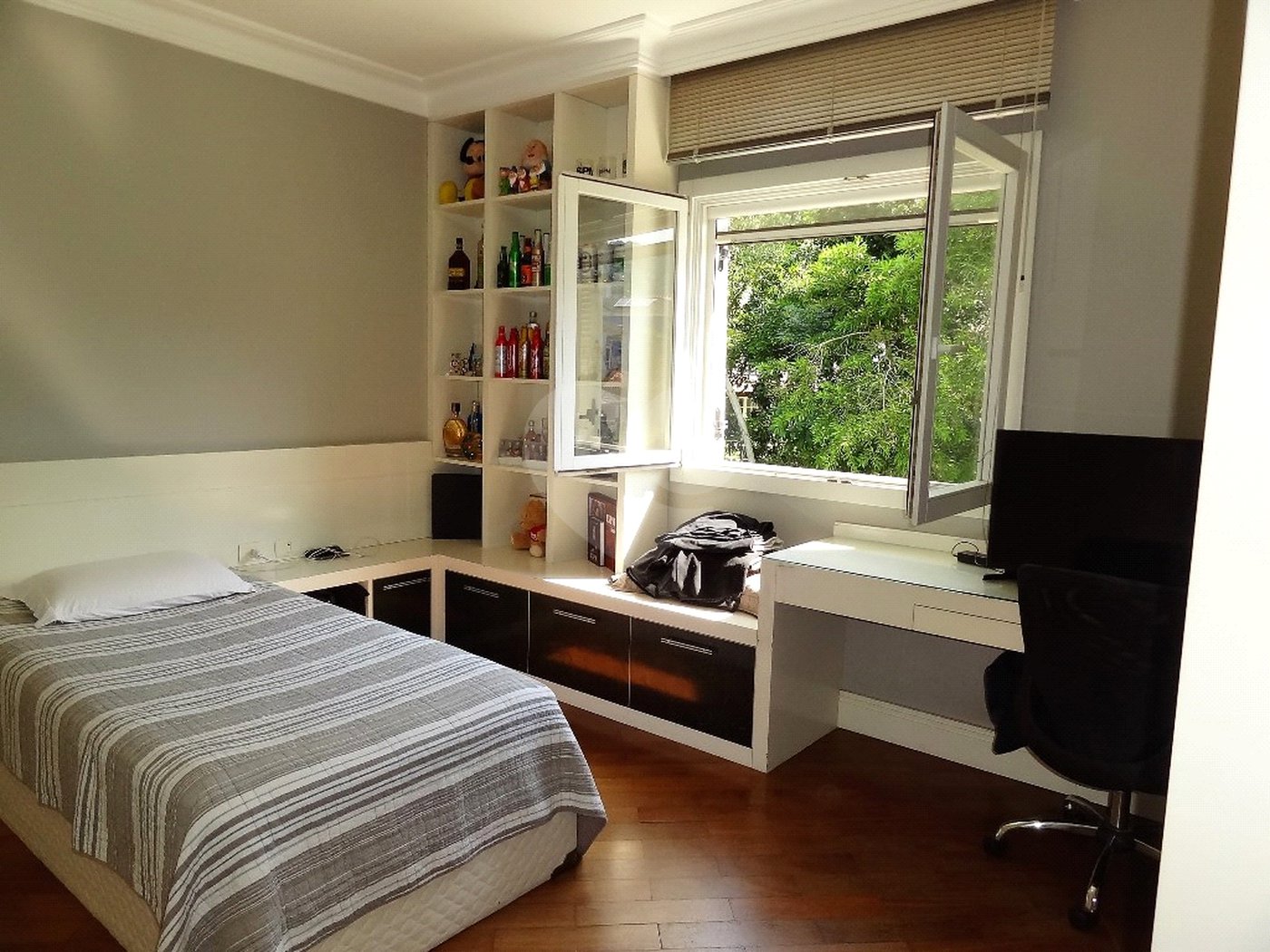 Casa à venda com 4 suítes no condomínio Residencial Jardim Itatinga, São Paulo - SP