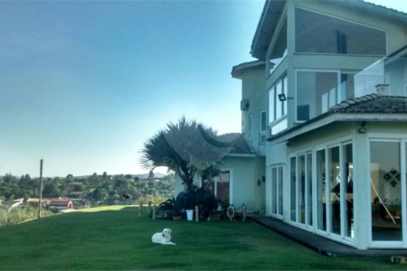 Casa à venda com 4 quartos, sendo 2 suítes, em Pinhal, Jarinu, SP