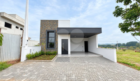 Casa à venda com 2 quartos, sendo 1 suíte,  no condomínio Tivolli, Itapetininga - SP