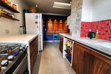 Casa à venda com 4 quartos, sendo 2 suítes,  no condomínio Vila Nova de Gaia, São Paulo - SP