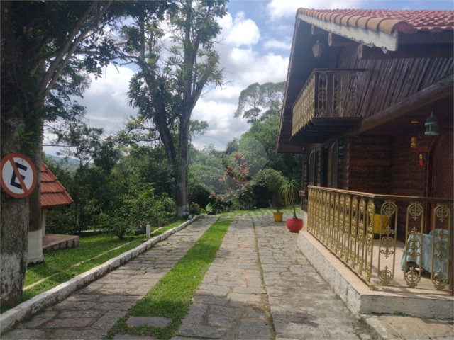 Casa à venda com 4 quartos, sendo 2 suítes,  no condomínio Cinco Lagos, Mairiporã - SP