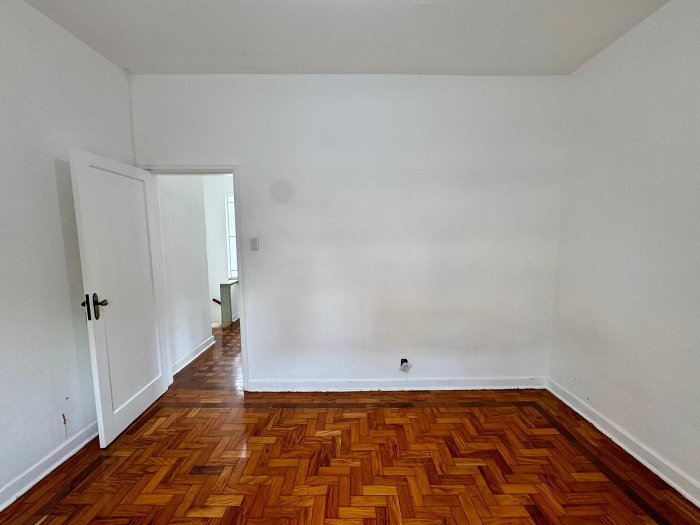 CASA AMPLA COM QUINTAL  150m² - 1.799.000,00 - Aparecida - Santos/SP