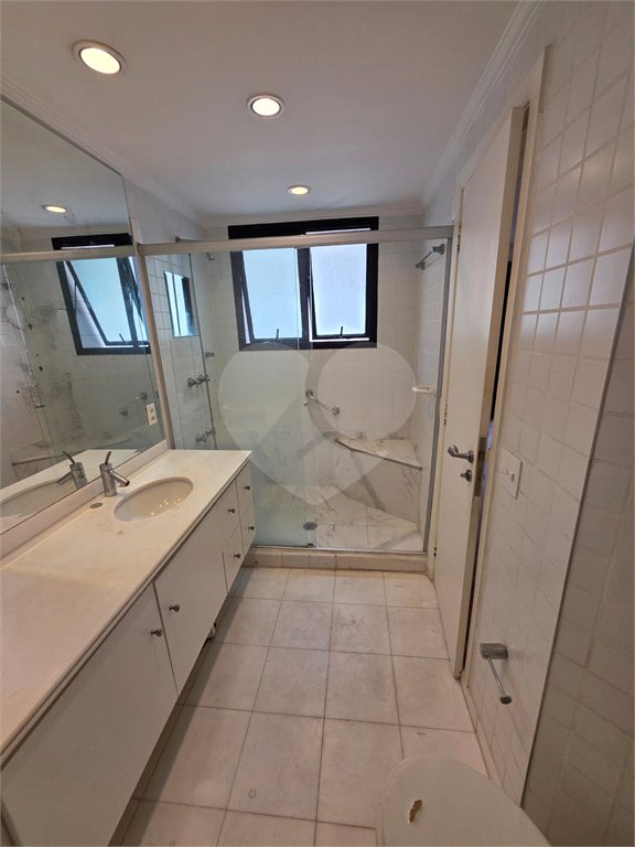 Apartamento à venda com 3 suítes em Vila Uberabinha, São Paulo, SP