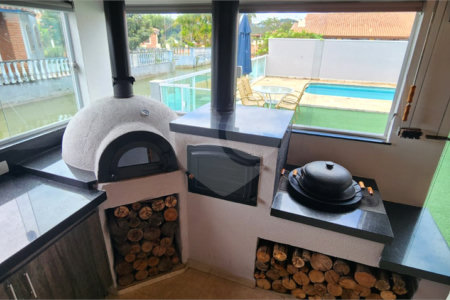 Casa à venda com 4 quartos, sendo 2 suítes, no condomínio Marinas, Bom Jesus dos Perdões - SP