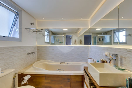 Apartamento à venda com 4 quartos, sendo 1 suíte, em Santo Amaro, São Paulo, SP