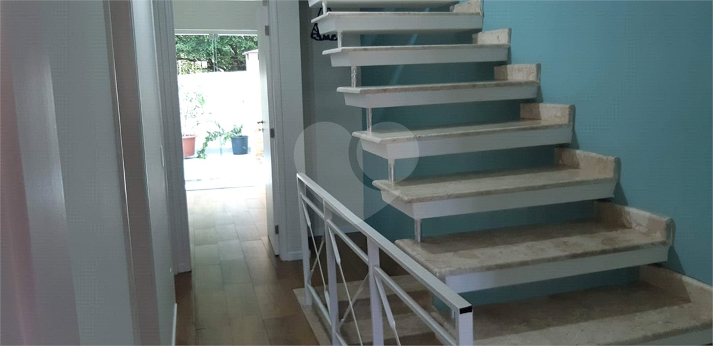 Casa à venda com 3 quartos, sendo 1 suíte, no condomínio Reserva das Flores - Casas, Guarulhos - SP