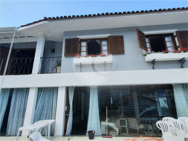 Sobrado à venda com 5 quartos, sendo 3 suítes,  em Tremembé, São Paulo, SP