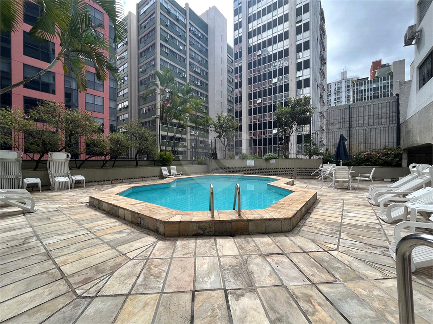 Apartamento à venda ou para alugar com 2 quartos, sendo 1 suíte,  em Itaim Bibi, São Paulo, SP