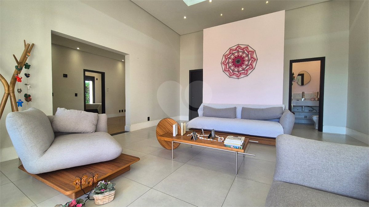 Casa à venda com 5 quartos, sendo 3 suítes, no condomínio Residencial Vale do Lago, Sorocaba - SP