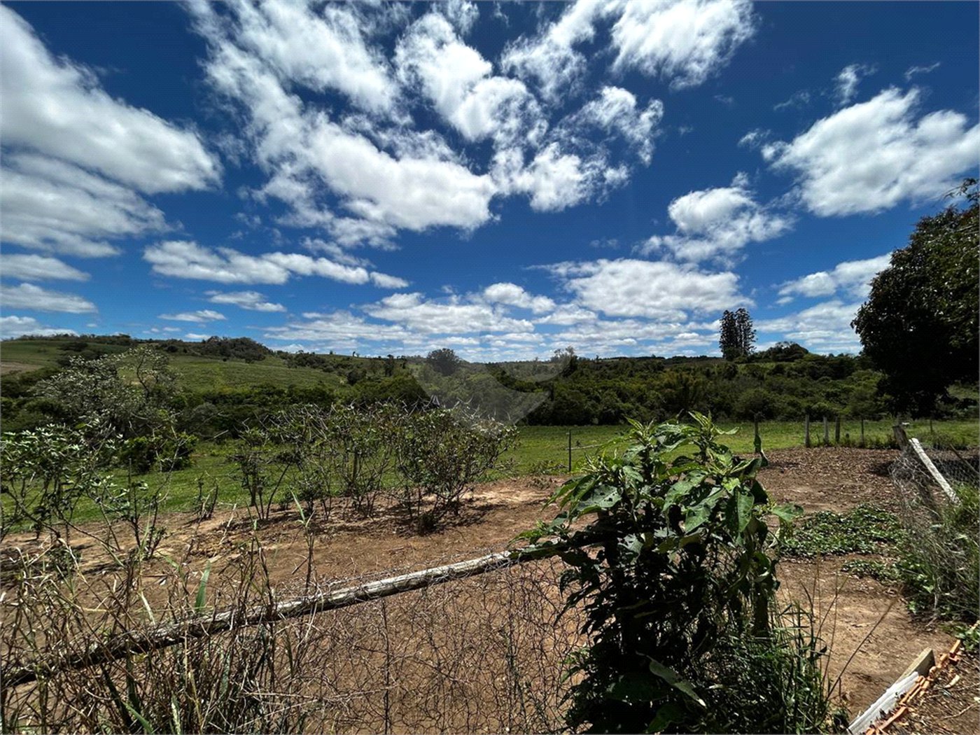 Sítio à venda com 2 quartos em Área Rural de Varginha, Itapetininga, SP