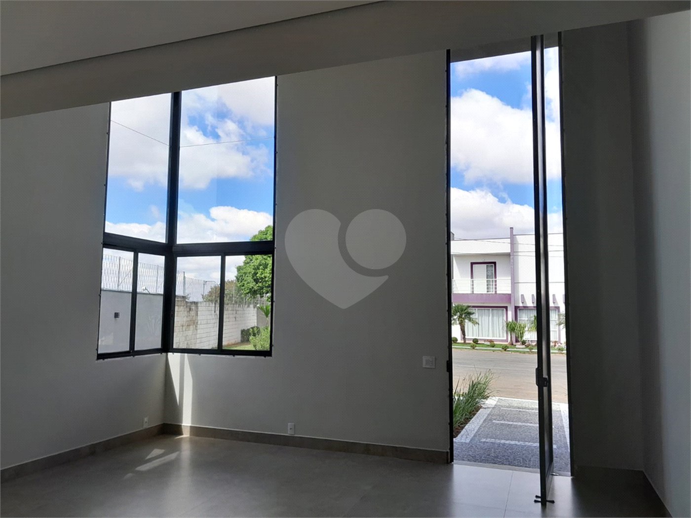 Casa à venda com 3 suítes no condomínio Terras do Caribe, Valinhos - SP
