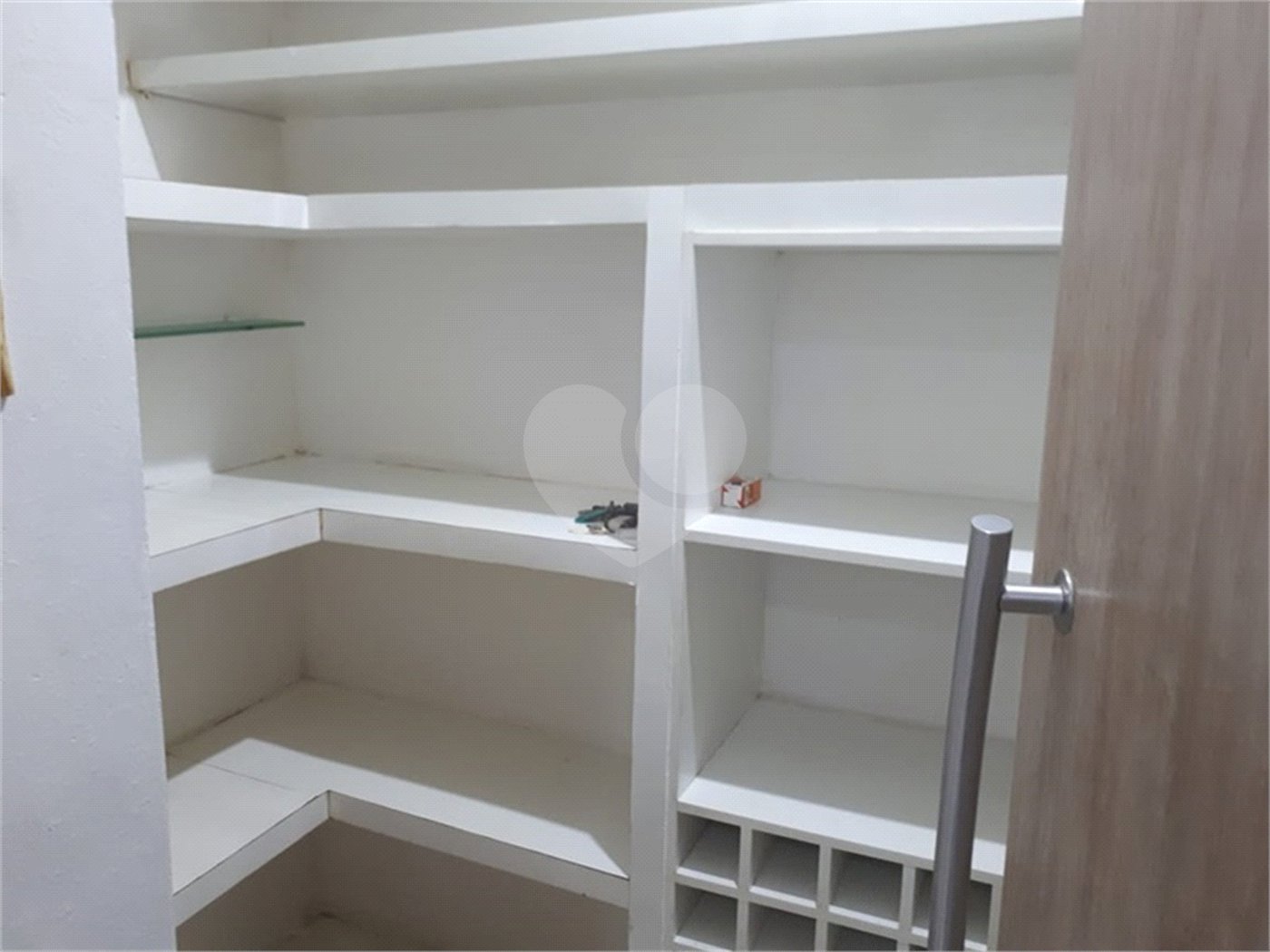Sobrado à venda com 5 quartos, sendo 3 suítes, em Tremembé, São Paulo, SP