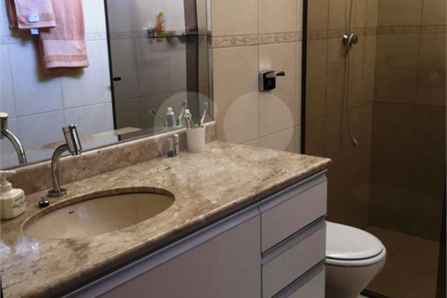Casa à venda com 3 quartos, sendo 1 suíte, no condomínio Coelho III, São Paulo - SP
